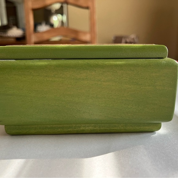 Gorgeous Hand Painted Calla Lily Green Wooden Trinket Box EUC - Picture 5 of 13